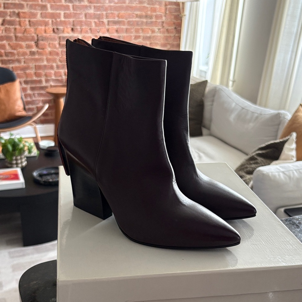 Chic Brown Ankle Booties 100% Leather